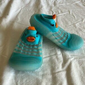 Slip on sock style shoes size EU 25 (US 8)